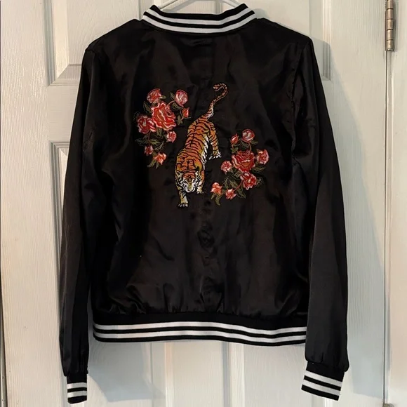 Rue21 Embroidered Tiger Bomber Jacket Black Floral - Picture 6 of 8